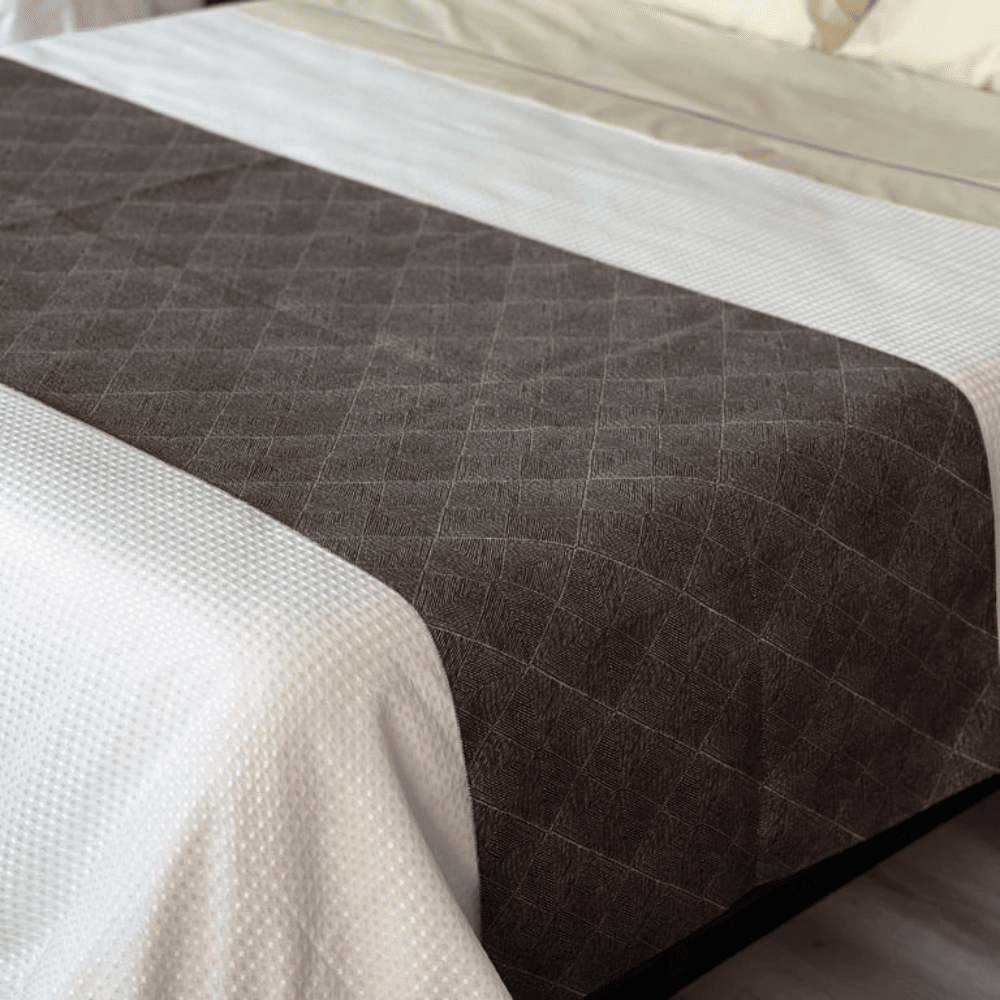 Decorative bed scarf for hotels, motels, and Airbnb, ideal for room presentation and upscale guest experiences