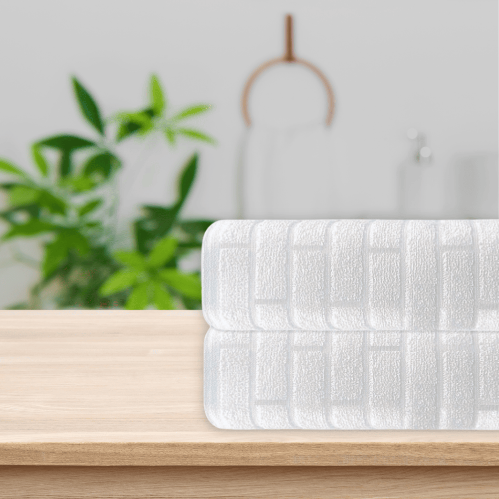 High-quality 100% cotton pool towels for hotels and resorts, ultra-absorbent and durable for guest poolside comfort