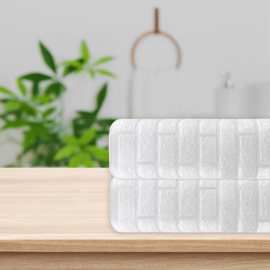 High-quality 100% cotton pool towels for hotels and resorts, ultra-absorbent and durable for guest poolside comfort