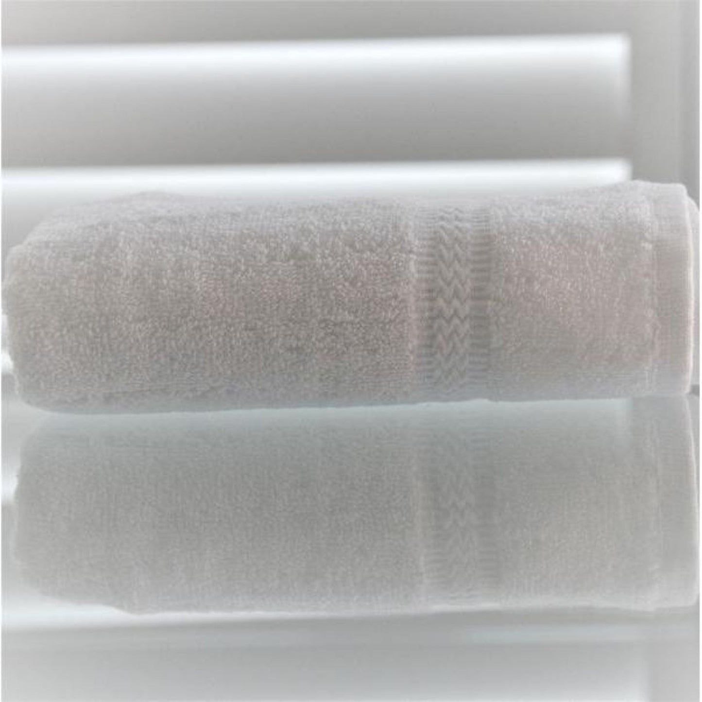 premium quality white hand towels for hotels, Airbnb, and resorts available for  wholesale