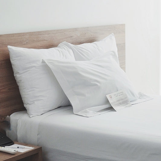 affordable cotton-polyester blend pillowcases for hotels, resorts, and inns, available in bulk bedding supply