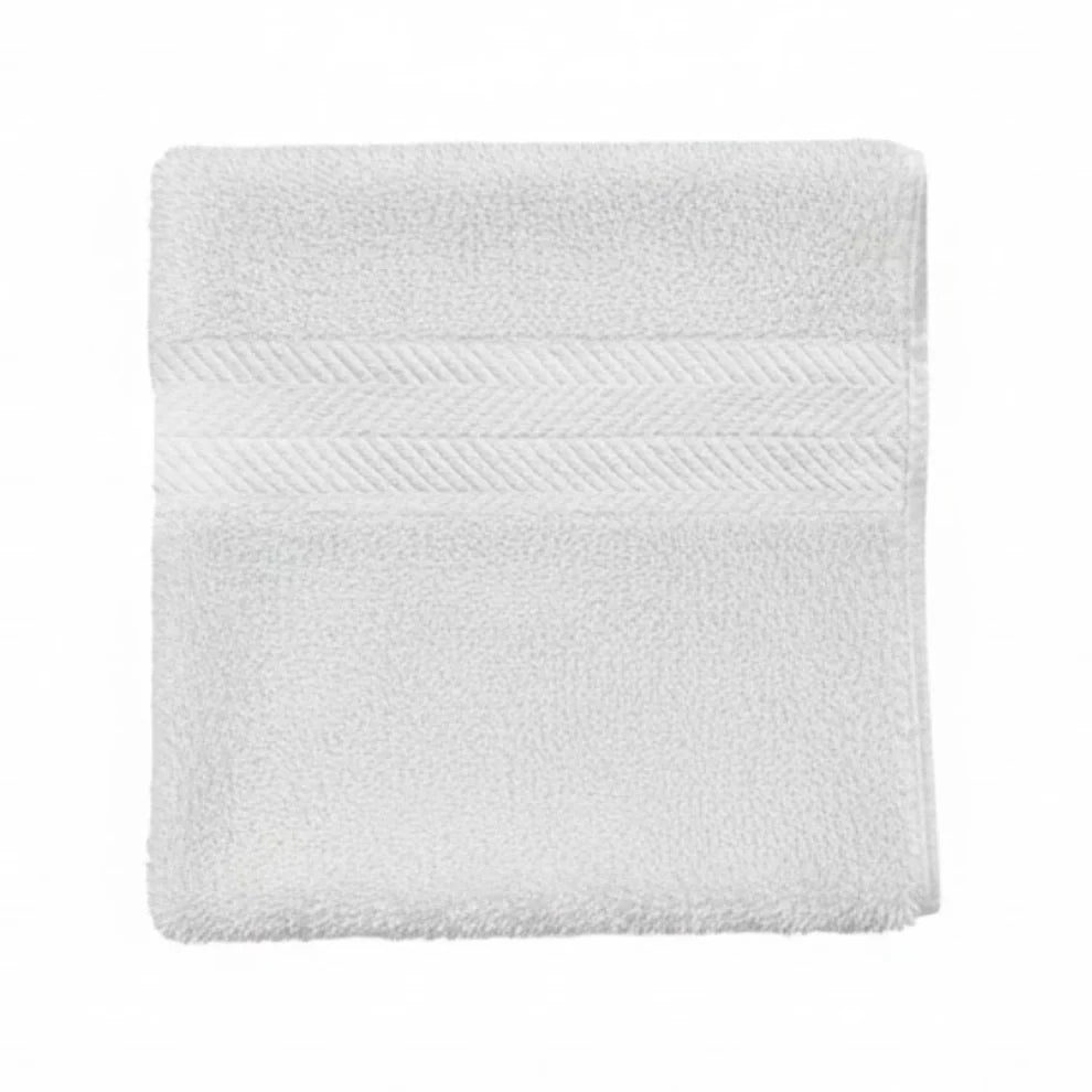 Sustainable cotton hand towels suitable for upscale hospitality environments, combining durability and refined presentation