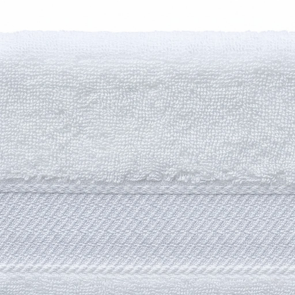Bulk bath towels for hotels and resorts, featuring plush combed cotton construction for durability and consistent quality