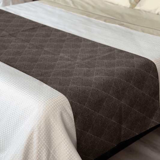 Decorative bed scarf for hotels, motels, and Airbnb, ideal for room presentation and upscale guest experiences