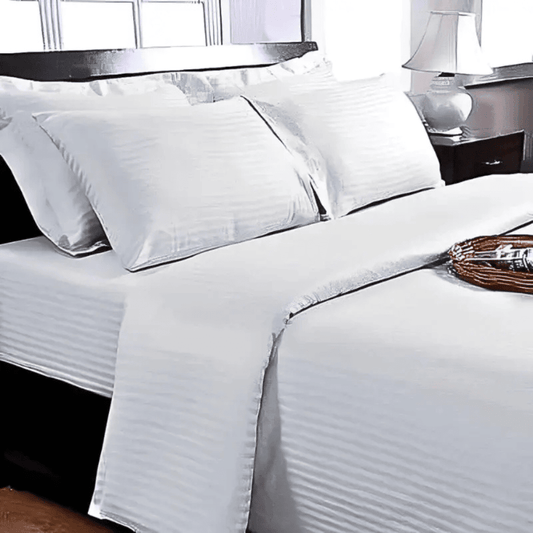Soft satin duvet cover with zipper, ideal for upscale hotel rooms and short-term rental bedding